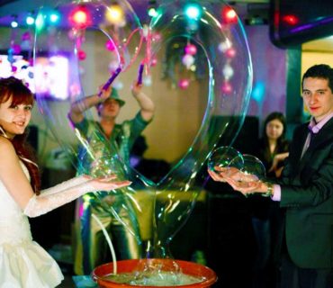 Шоу мыльных пузырей на свадьбе